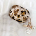 Leopar Desenli Şeffaf Silikon Airpods Pro 2 Kılıfı (Charm Aksesuar Dahil) – Kahverengi